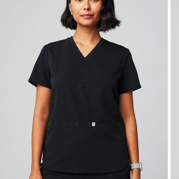 Fabletics Scrub Top + Jogger Set Size Large in Black